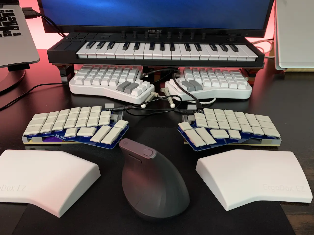 The Gergo takes centre stage, while the Ergodox EZ lurks underneath a Komplete Kontrol M32 keyboard, perched atop another custom Lego stand